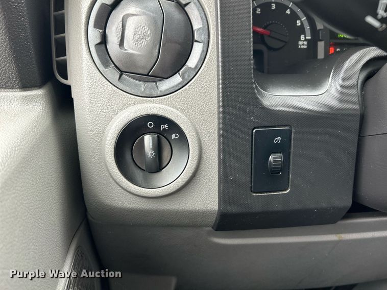 image for item NJ9526 2015 Ford E450 Super Duty shuttle bus