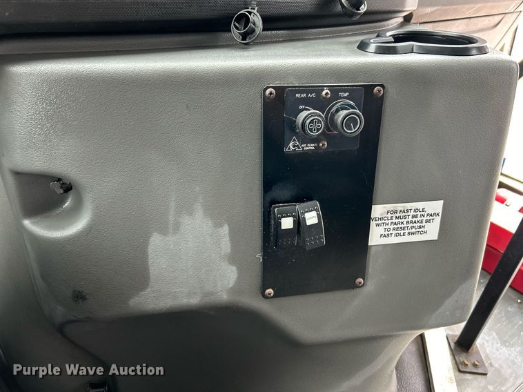 image for item NJ9526 2015 Ford E450 Super Duty shuttle bus