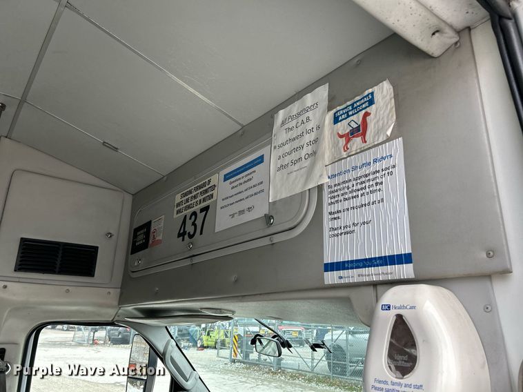 image for item NJ9526 2015 Ford E450 Super Duty shuttle bus