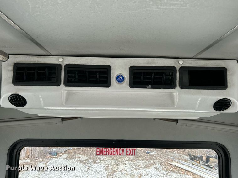 image for item NJ9526 2015 Ford E450 Super Duty shuttle bus