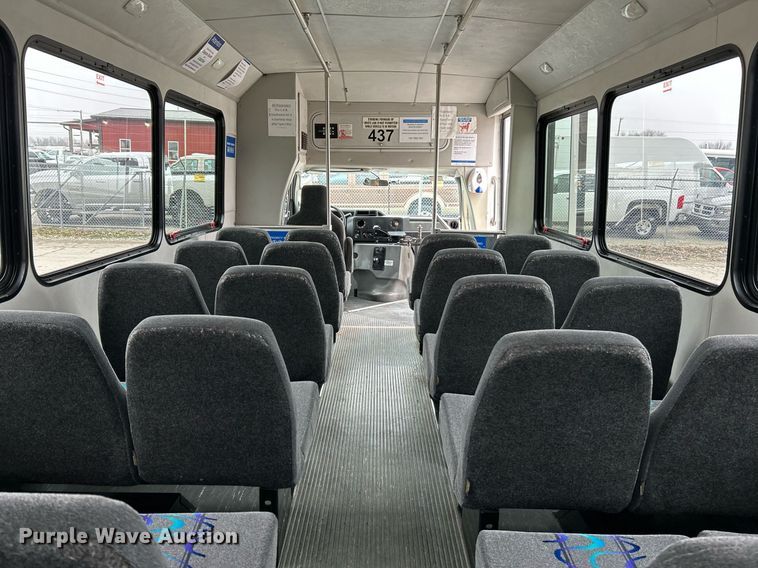 image for item NJ9526 2015 Ford E450 Super Duty shuttle bus