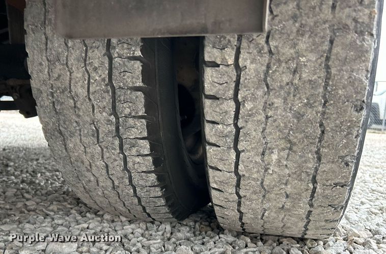 image for item NJ9526 2015 Ford E450 Super Duty shuttle bus