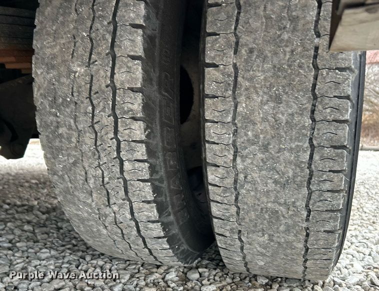 image for item NJ9526 2015 Ford E450 Super Duty shuttle bus