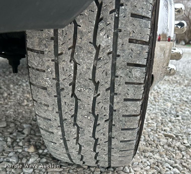 image for item NJ9526 2015 Ford E450 Super Duty shuttle bus