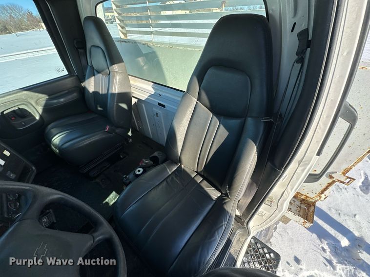 image for item NL9348 2006 Chevrolet C4500 flatbed truck