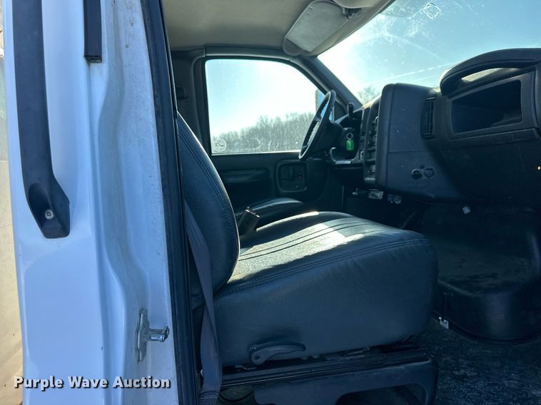 image for item NL9348 2006 Chevrolet C4500 flatbed truck