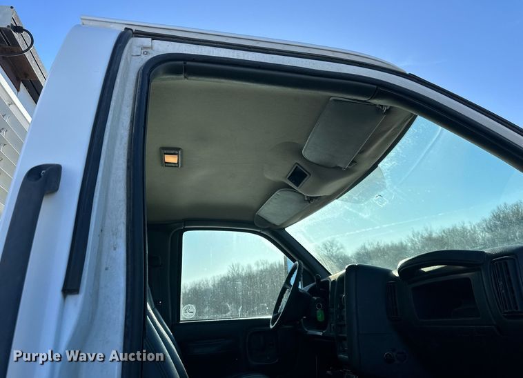 image for item NL9348 2006 Chevrolet C4500 flatbed truck