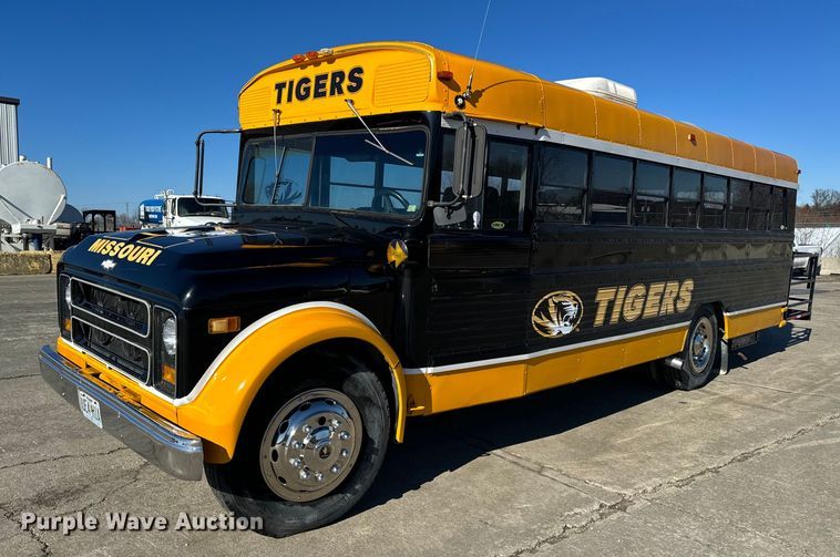 image for item NM9129 1971 Chevrolet    party bus