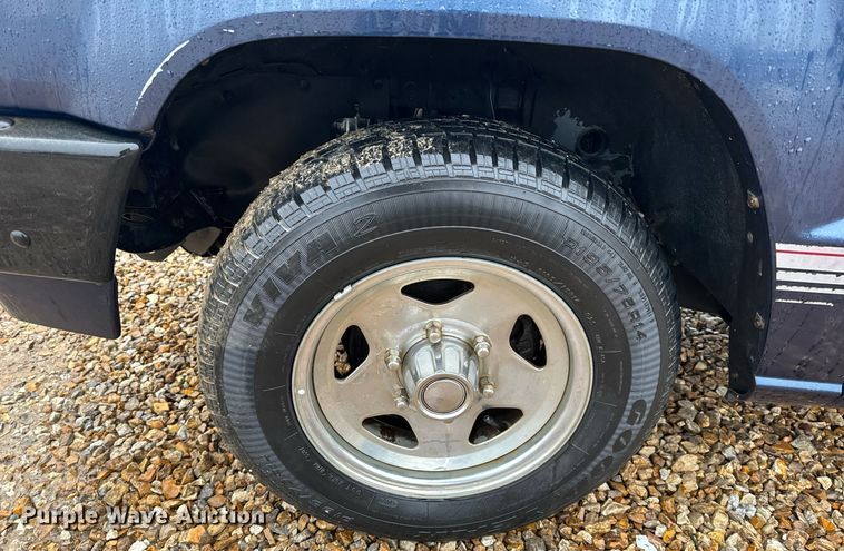 image for item NM9247 1987 Dodge Ram 50 pickup truck