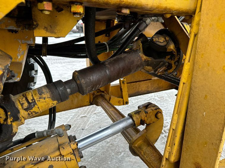 image for item NN9363 1975 Oshkosh W-1700-15 snowblower truck