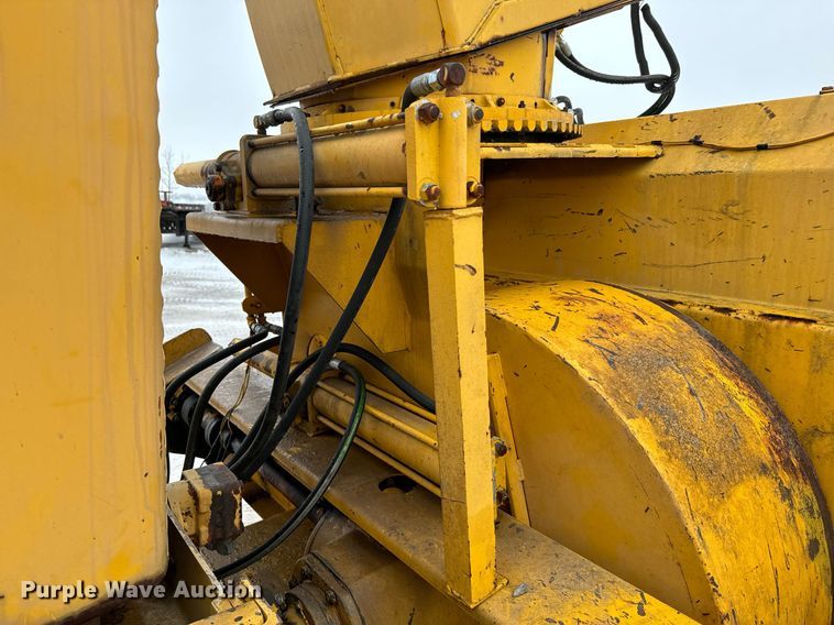 image for item NN9363 1975 Oshkosh W-1700-15 snowblower truck