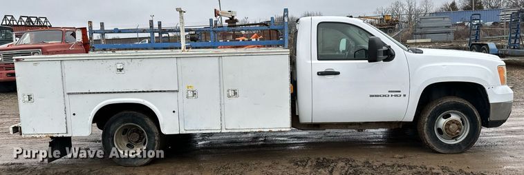 image for item NN9431 2007 GMC Sierra 3500HD utility bed pickup truck