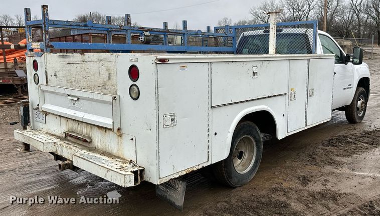 image for item NN9431 2007 GMC Sierra 3500HD utility bed pickup truck