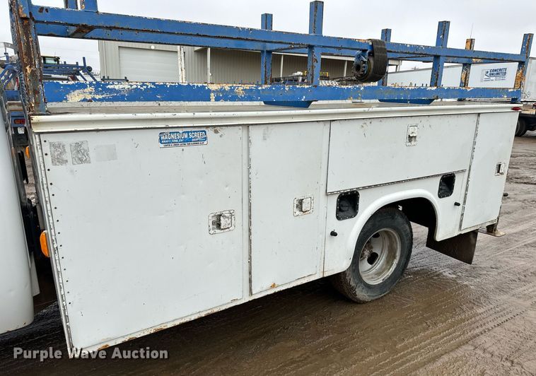 image for item NN9431 2007 GMC Sierra 3500HD utility bed pickup truck