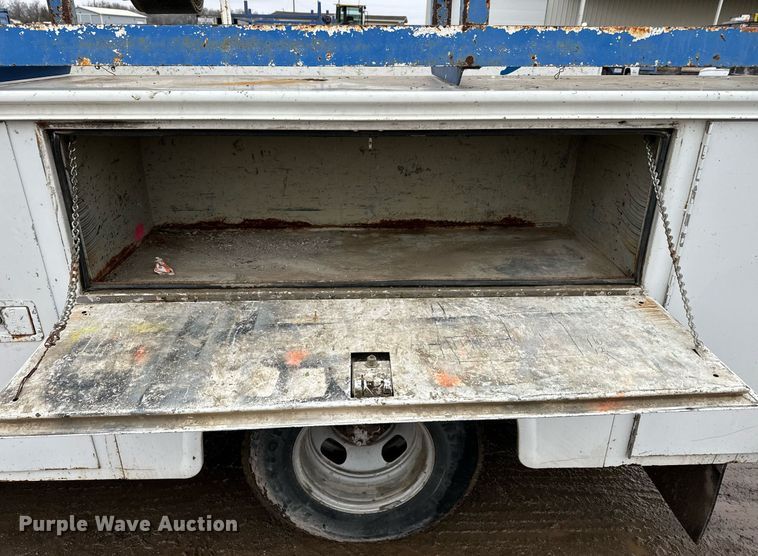 image for item NN9431 2007 GMC Sierra 3500HD utility bed pickup truck