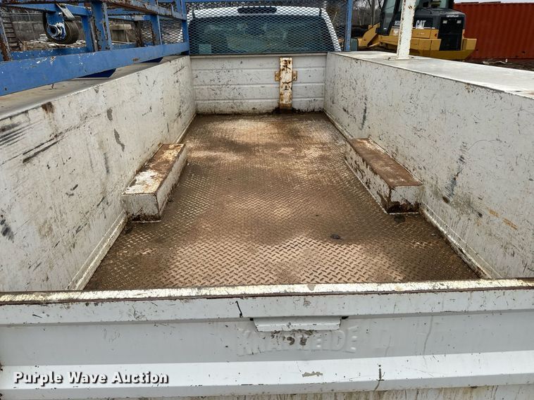 image for item NN9431 2007 GMC Sierra 3500HD utility bed pickup truck