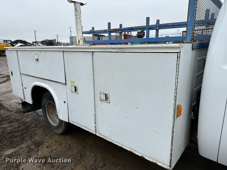 image for item NN9431 2007 GMC Sierra 3500HD utility bed pickup truck