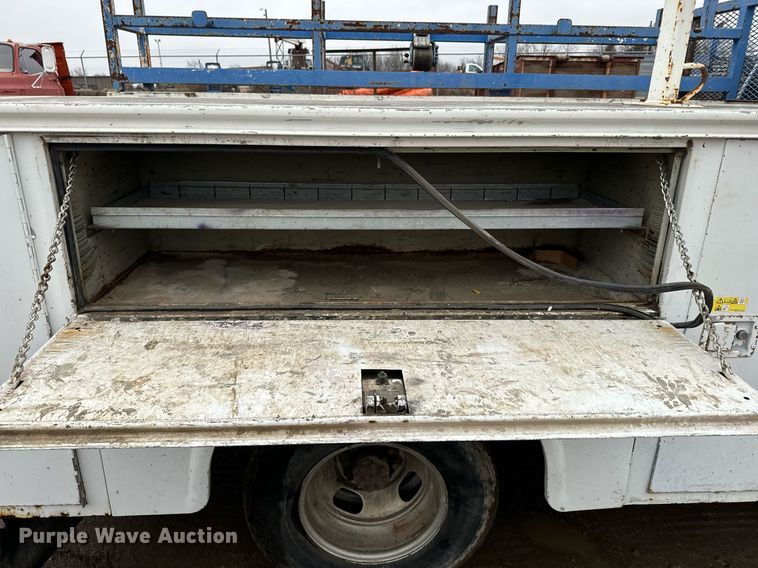 image for item NN9431 2007 GMC Sierra 3500HD utility bed pickup truck