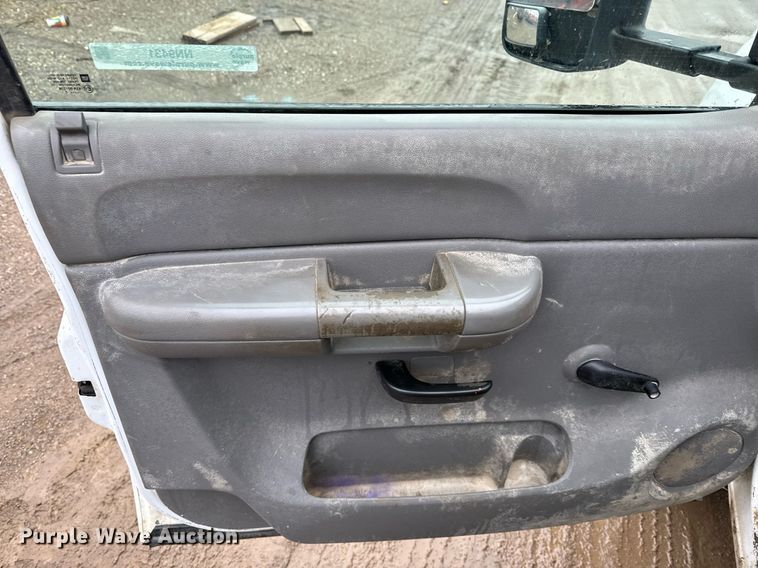 image for item NN9431 2007 GMC Sierra 3500HD utility bed pickup truck