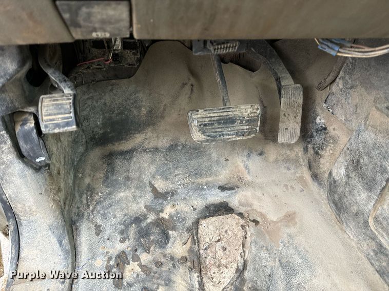 image for item NN9431 2007 GMC Sierra 3500HD utility bed pickup truck