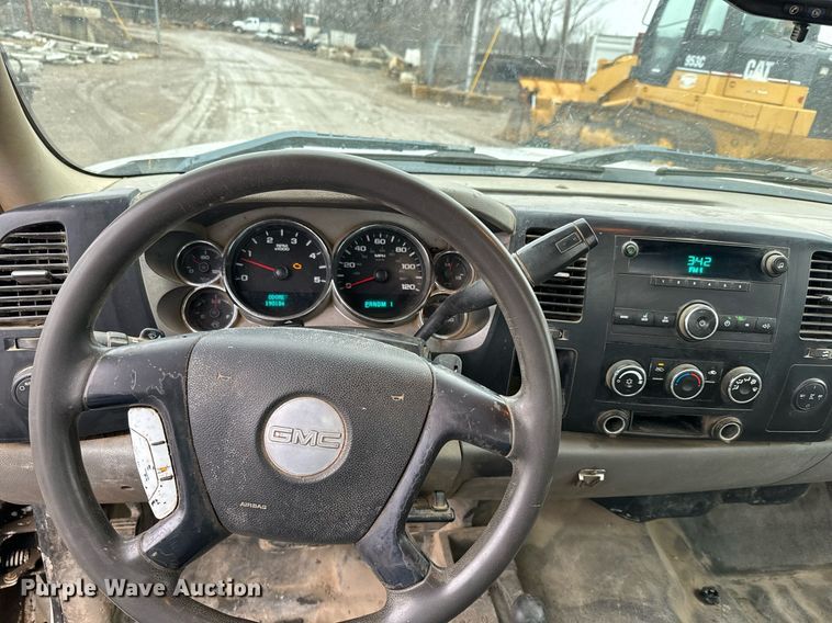 image for item NN9431 2007 GMC Sierra 3500HD utility bed pickup truck