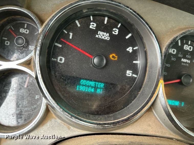 image for item NN9431 2007 GMC Sierra 3500HD utility bed pickup truck