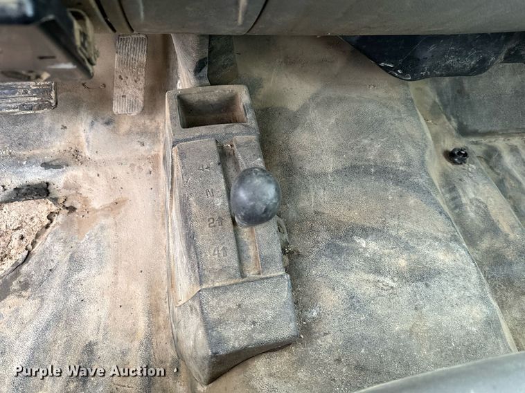 image for item NN9431 2007 GMC Sierra 3500HD utility bed pickup truck