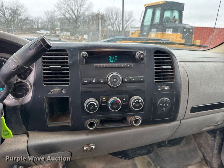 image for item NN9431 2007 GMC Sierra 3500HD utility bed pickup truck