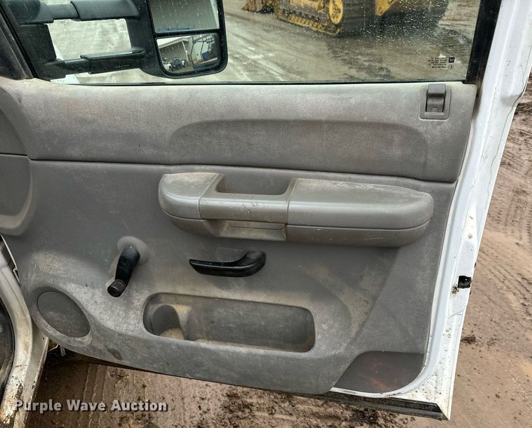 image for item NN9431 2007 GMC Sierra 3500HD utility bed pickup truck