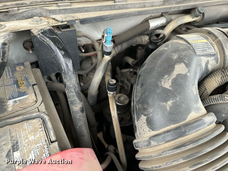 image for item NN9431 2007 GMC Sierra 3500HD utility bed pickup truck