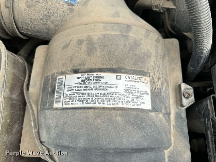 image for item NN9431 2007 GMC Sierra 3500HD utility bed pickup truck