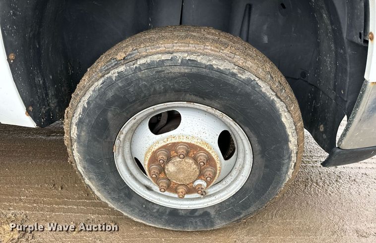 image for item NN9431 2007 GMC Sierra 3500HD utility bed pickup truck