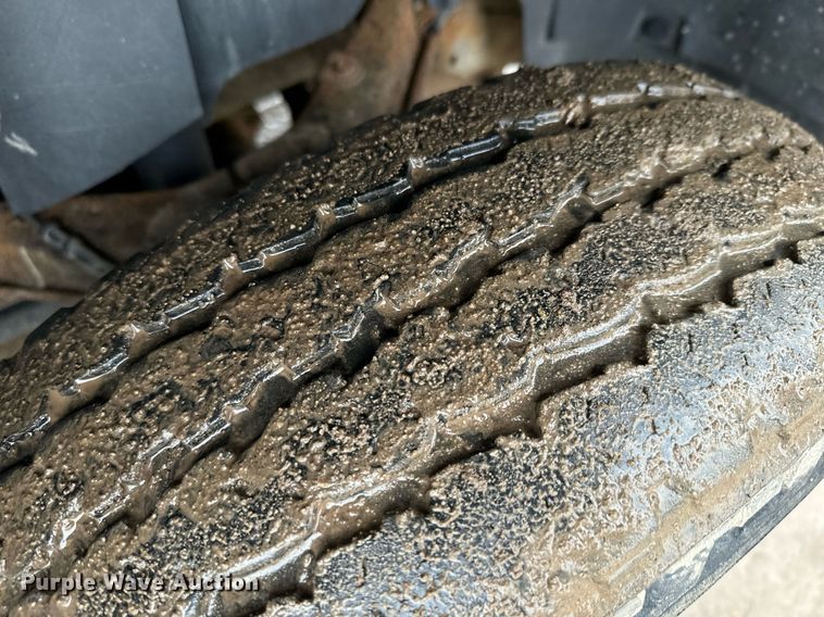 image for item NN9431 2007 GMC Sierra 3500HD utility bed pickup truck