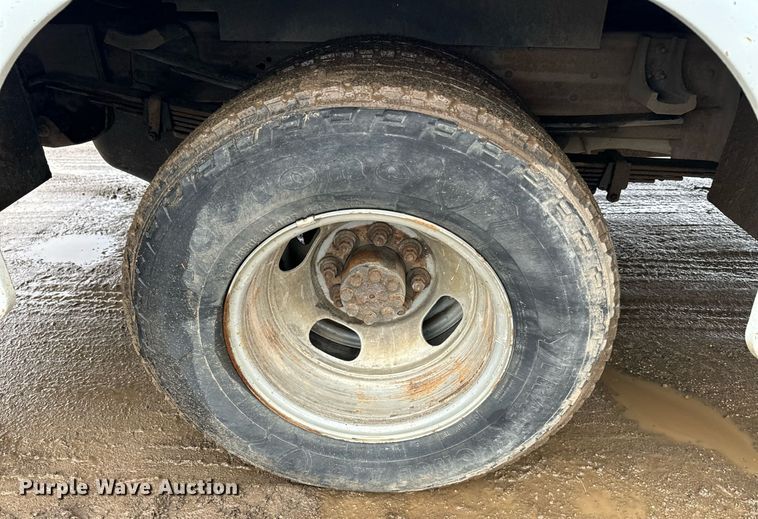 image for item NN9431 2007 GMC Sierra 3500HD utility bed pickup truck