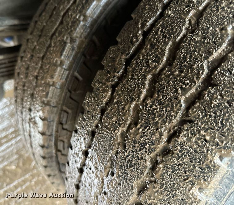 image for item NN9431 2007 GMC Sierra 3500HD utility bed pickup truck