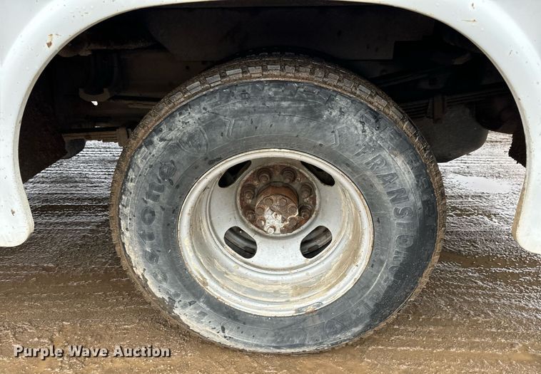 image for item NN9431 2007 GMC Sierra 3500HD utility bed pickup truck