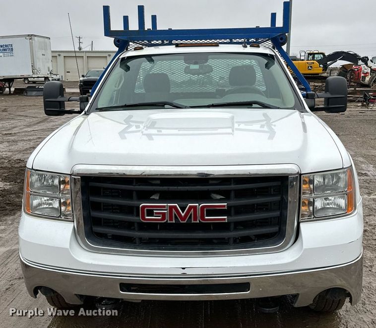 image for item NN9432 2007 GMC  Sierra 3500HD utility bed pickup truck