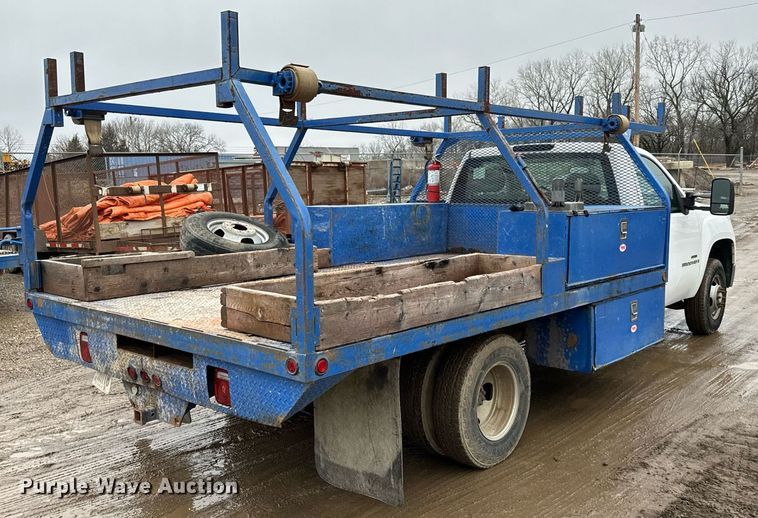 image for item NN9432 2007 GMC  Sierra 3500HD utility bed pickup truck