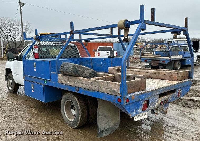 image for item NN9432 2007 GMC  Sierra 3500HD utility bed pickup truck