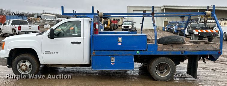 image for item NN9432 2007 GMC  Sierra 3500HD utility bed pickup truck