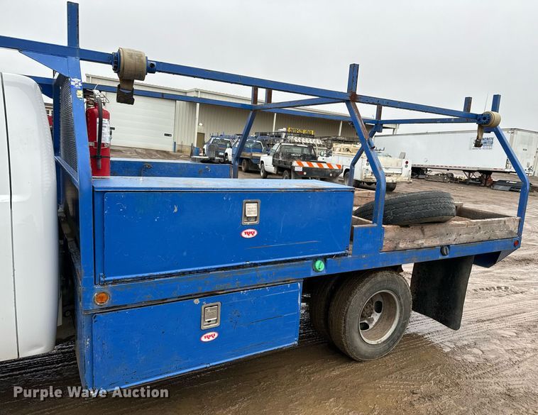 image for item NN9432 2007 GMC  Sierra 3500HD utility bed pickup truck