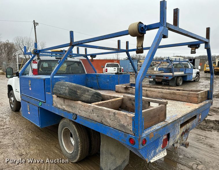 image for item NN9432 2007 GMC  Sierra 3500HD utility bed pickup truck