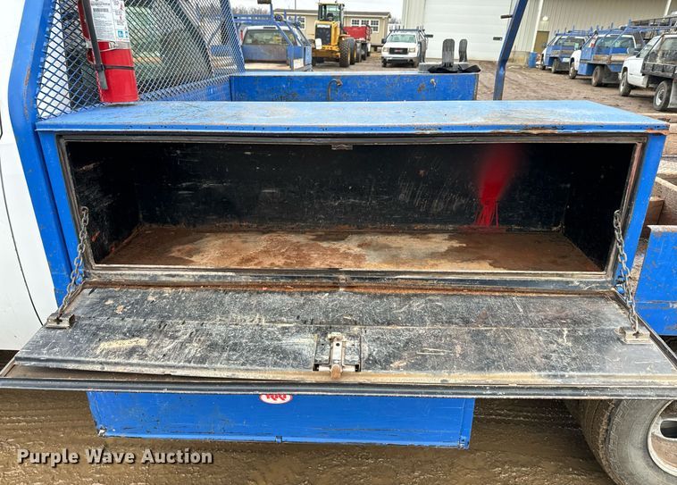 image for item NN9432 2007 GMC  Sierra 3500HD utility bed pickup truck