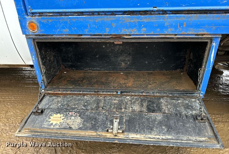 image for item NN9432 2007 GMC  Sierra 3500HD utility bed pickup truck