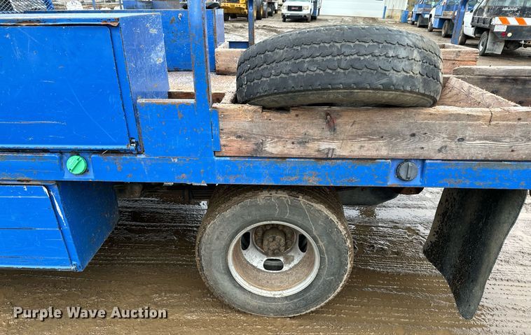 image for item NN9432 2007 GMC  Sierra 3500HD utility bed pickup truck