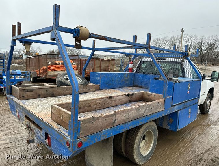 image for item NN9432 2007 GMC  Sierra 3500HD utility bed pickup truck