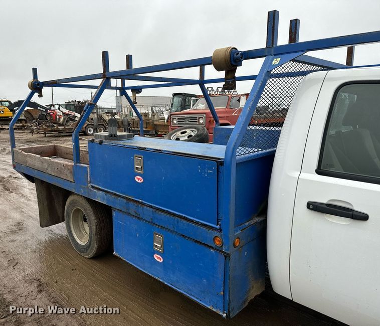 image for item NN9432 2007 GMC  Sierra 3500HD utility bed pickup truck