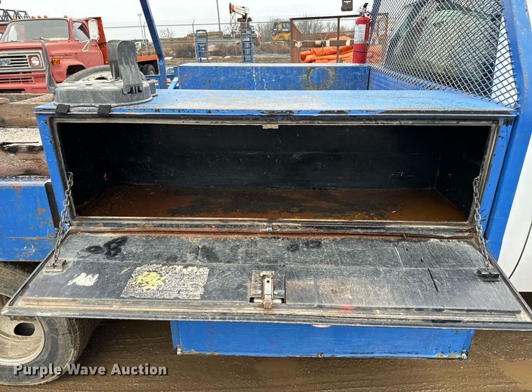 image for item NN9432 2007 GMC  Sierra 3500HD utility bed pickup truck