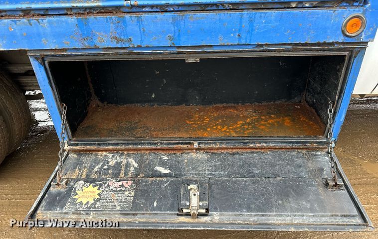 image for item NN9432 2007 GMC  Sierra 3500HD utility bed pickup truck