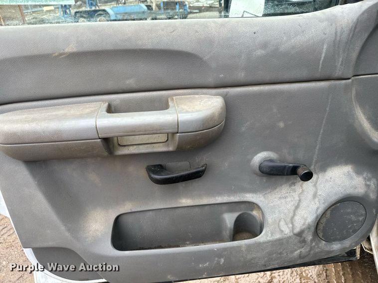 image for item NN9432 2007 GMC  Sierra 3500HD utility bed pickup truck